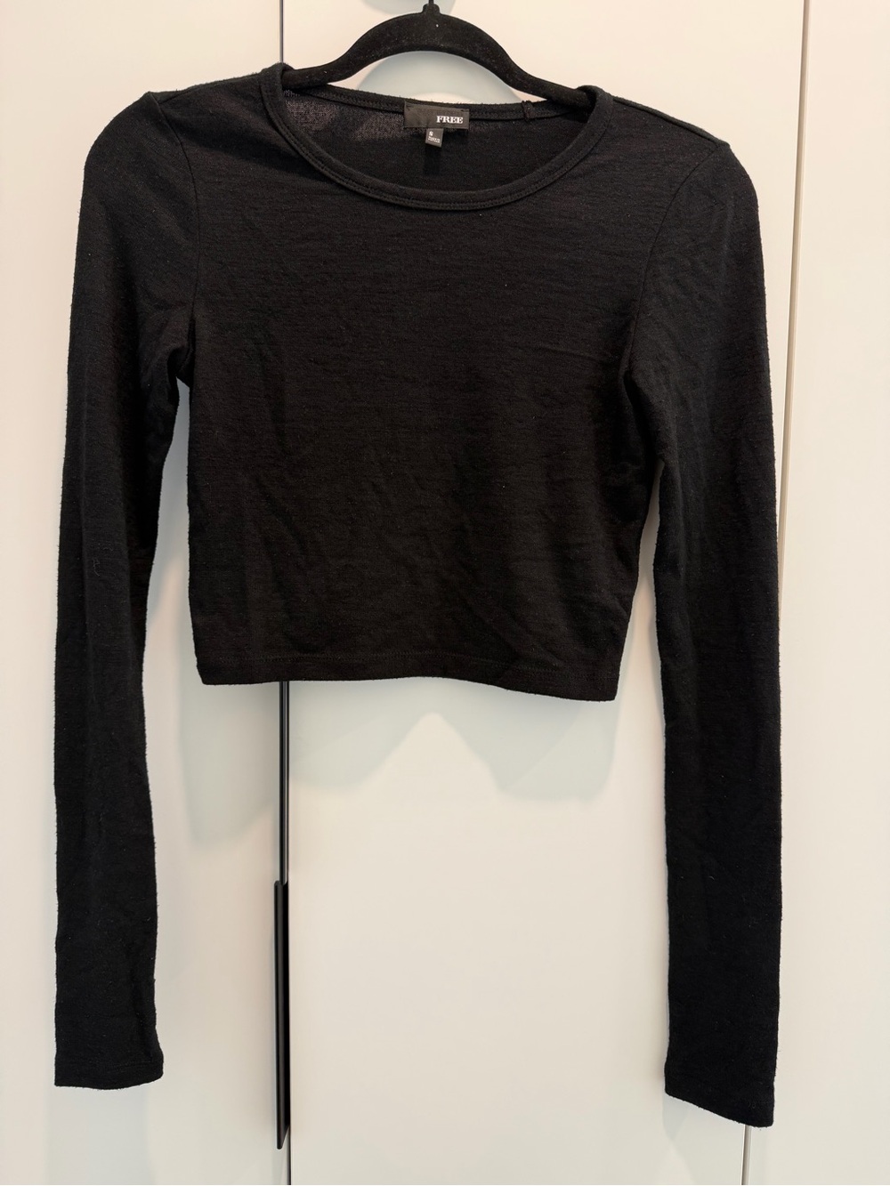 Aritzia Wilfred free Black Ribbed Long-Sleeve Crop Top